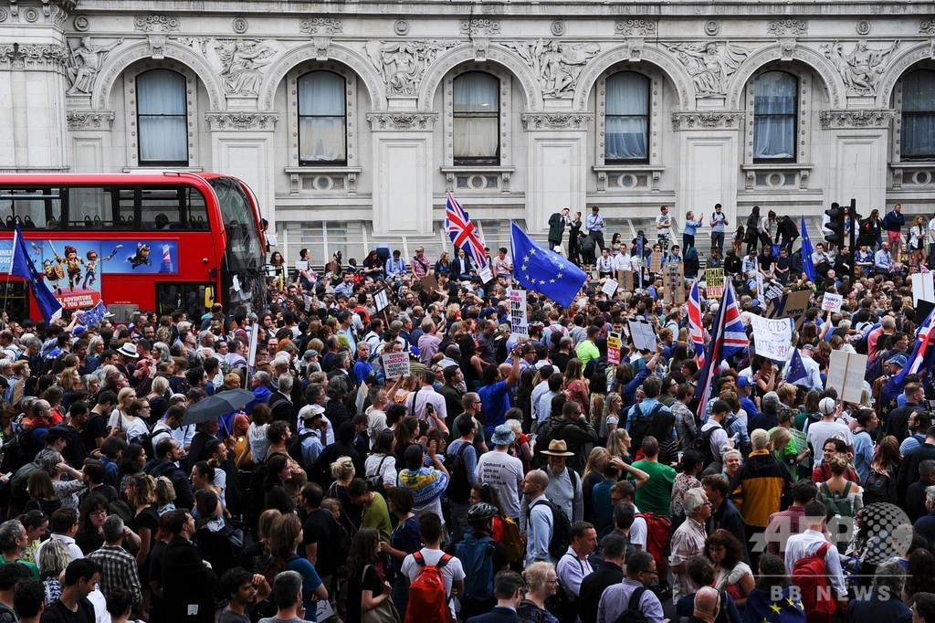英議会サイトで閉会反対の署名開始 数時間で100万人超え