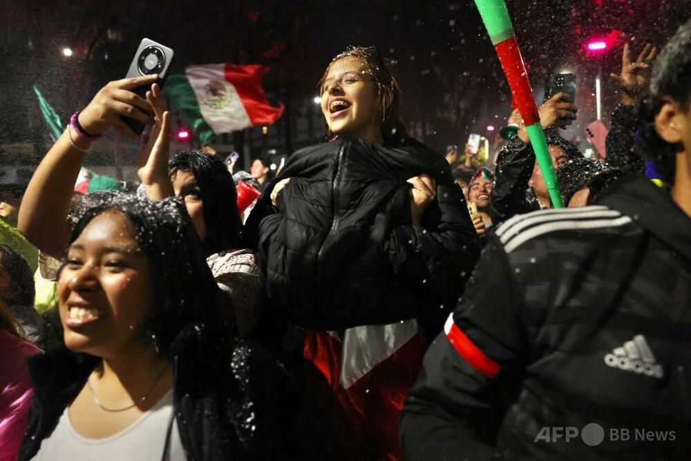 メキシコ代表W杯勝利祝いで100万人超が殺到、4人死亡