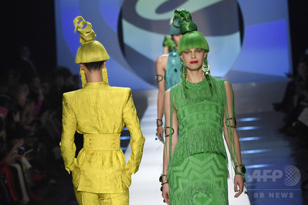 色やモチーフも奇抜な仕上がり「ジャンポール・ゴルチエ」18年春夏