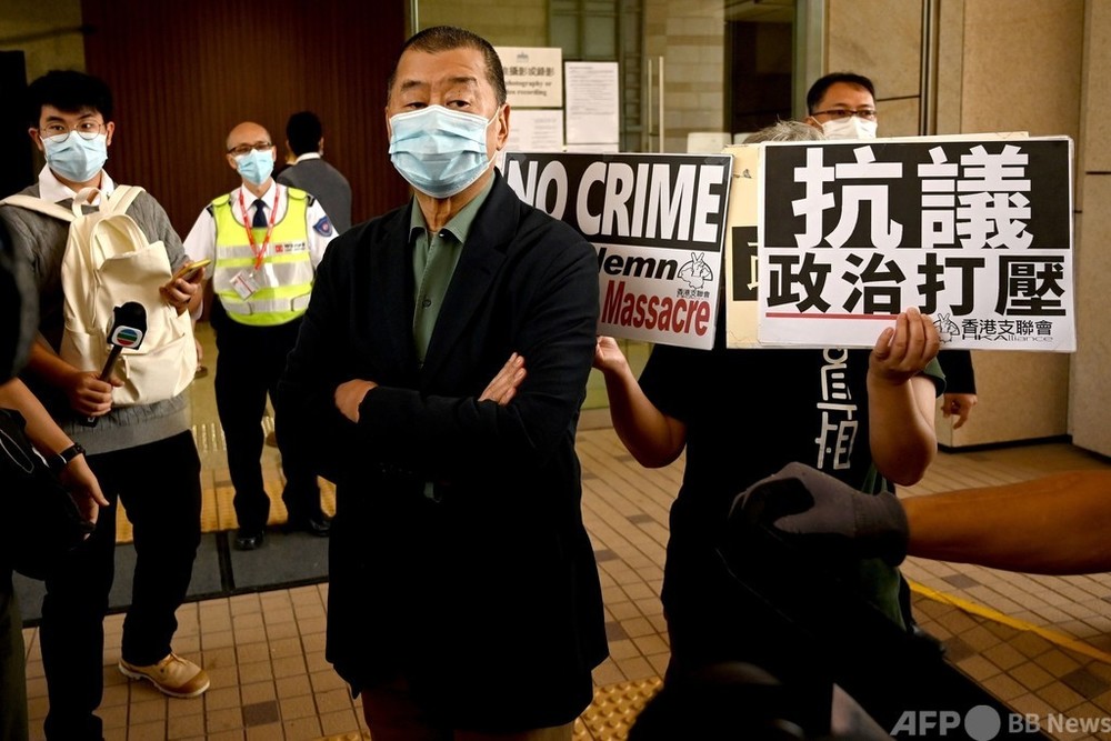 香港紙「蘋果日報」創業者の黎智英氏、国安法違反で起訴