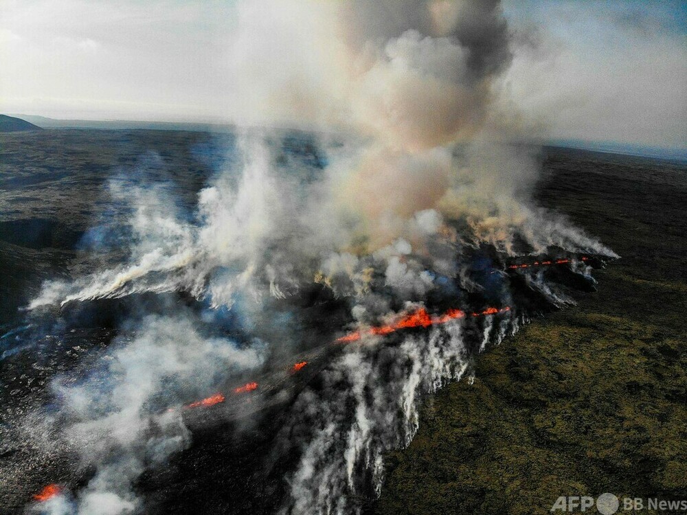 アイスランドの首都レイキャビク近郊で火山が噴火