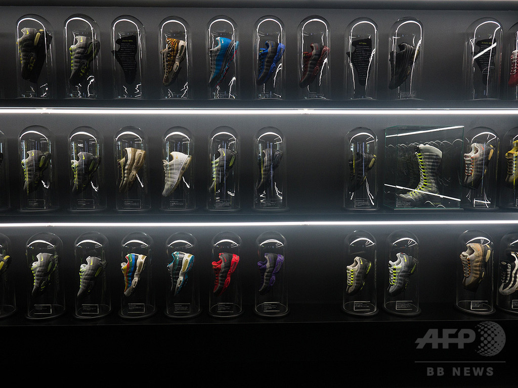 ナイキエアマックス発売20周年、貴重なデザイン画やアーカイブ展示16日まで