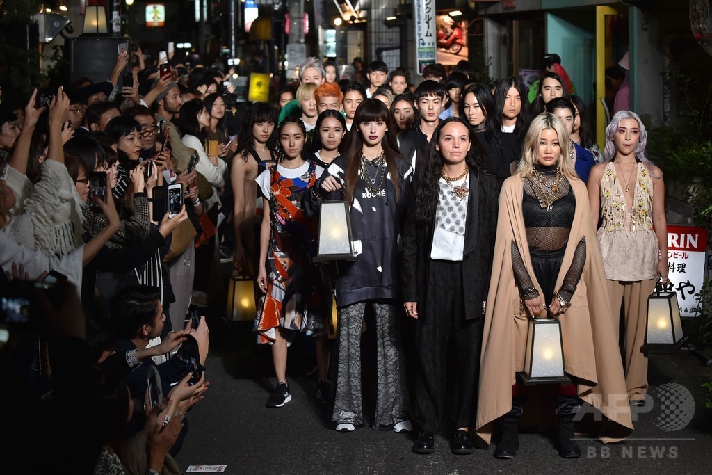 フランス発「コシェ」、原宿の路上でショー開催