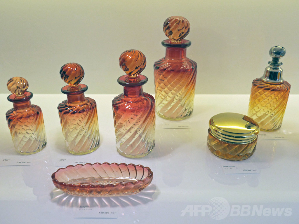香水瓶の歴史を辿るイベント開催、アンティークアイテムの展示販売も