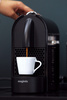 コーヒーの国際見本市「コーヒーの世界2013（World of Coffee）」が、南仏のニース（Nice）で26日から3日間の日程で開催中だ。27日には「カフェラテアート」選手権や「利き豆」選手権も行われた。

写真は、会場で提供されるコーヒー（2013年6月27日撮影）。(c)AFP/JEAN CHRISTOPHE MAGNENET