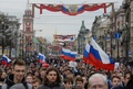 ロシアのサンクトペテルブルクで野党指導者のアレクセイ・ナワリヌイ氏の呼び掛けで行われたウラジーミル・プーチン大統領に対する無許可の抗議デモ（2018年5月5日撮影）。(c)AFP PHOTO / Olga MALTSEVA