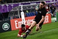 ラグビーW杯日本大会・3位決定戦、ニュージーランド対ウェールズ。トライを決めるベン・スミス（2019年11月1日撮影）。(c)Anne-Christine POUJOULAT / AFP