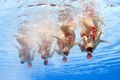 スペイン・バルセロナ（Barcelona）で開催されている第15回世界水泳選手権（15th FINA World Championships）。水中カメラで撮影されたシンクロナイズドスイミング・チームの演技の様子。

チームフリールーティン（FR）決勝で演技するイタリアの選手（2013年7月26日撮影）。(c)AFP/FRANCOIS XAVIER MARIT