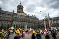 オランダ・アムステルダムで、イランで続くマフサ・アミニさんの死に抗議するデモの参加者に連帯を示すため行われたデモ（2022年10月7日撮影）。(c)Remko de Waal / ANP / AFP
