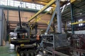 ロシアのストレリナにある装甲車修理工場で行われている、旧ソ連時代の戦車「T34」の修復作業（2020年2月25日撮影）。(c)Olga MALTSEVA / AFP
