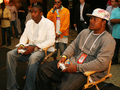 写真は、出席したドウェイン・ジャレット（%%Dwayne Jarrett%%、左）、%%Marshawn Lynch%%（右）。(c)Getty Images/AFP Frederick M. Brown