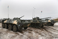 ベラルーシの装甲兵員輸送車。ミンスク近郊で行われたロシア軍との合同軍事演習で（2022年2月17日撮影真）。(c)Maxim GUCHEK / BELTA / AFP