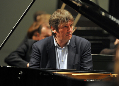 ロシア著名ピアニスト、キエフの電力遮断呼び掛け