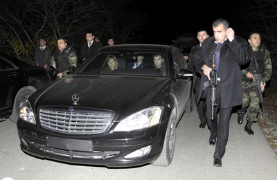 グルジア・ポーランド両大統領の車列に銃撃、ロシアは発砲を否定