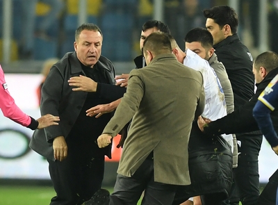 主審暴行のトルコサッカークラブ前会長に永久追放処分