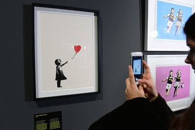 作品自体を味わって、バンクシー最大規模の個展 伊ミラノ