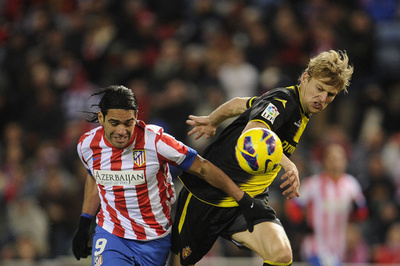 アトレティコが快勝、前半戦を2位で折り返す