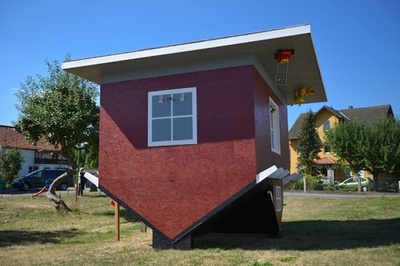 逆さまハウス、ドイツ中部に出現