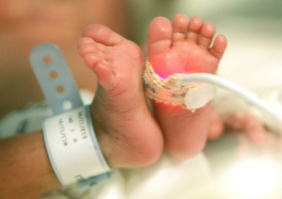 生きた赤ちゃんを袋に入れ捨てる、死産と誤認 中国病院