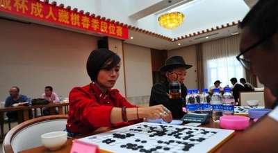 チベットの伝統的なチベットチェス新たに25人の段位棋士誕生