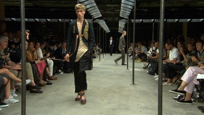 動画：ルーズなシルエットを小物使いでアレンジ、「ドリス ヴァン ノッテン」15年春夏メンズ