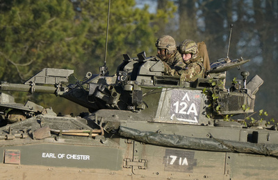 ウィリアム英皇太子、歩兵連隊の訓練視察