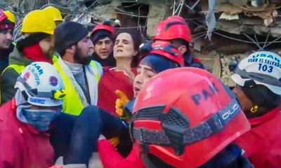 トルコ・シリア地震 エルサルバドルの救助隊、2人救出