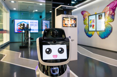 「AI銀行員」が接客、中国建設銀が中国初の無人店舗
