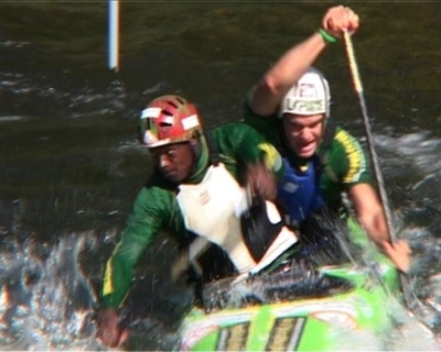 【動画】南ア初の黒人白人ペアチーム、北京五輪カヌー競技に出場