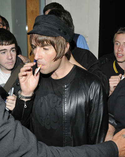 元オアシスのリアム、着なくなった服はチャリティに寄付