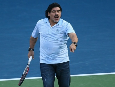 マラドーナ氏、トッププロ選手とテニスで対戦