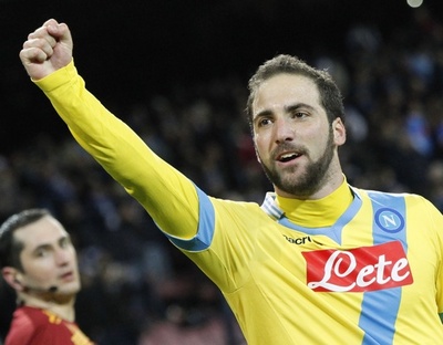 ナポリが終盤の2得点で16強入り、ヨーロッパリーグ