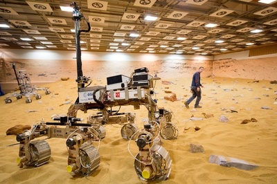 火星をばっちり再現？無人探査機の実験場、英国に完成