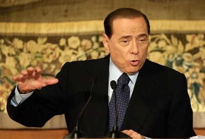 暗殺におびえるベルルスコーニ伊首相、官邸に寝泊まり