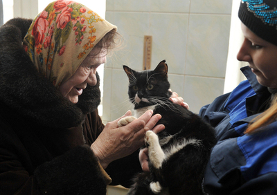 ベラルーシのアニマルシェルターを訪ねる人びと