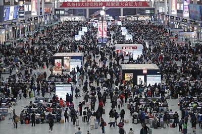 中国の春節で始まる「列車切符争奪戦」 予約代行アプリでトラブルも