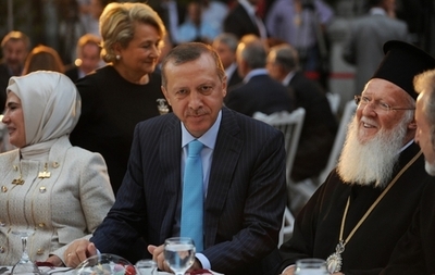 トルコ首相、対イスラエル通商・軍事関係の全面凍結を発表