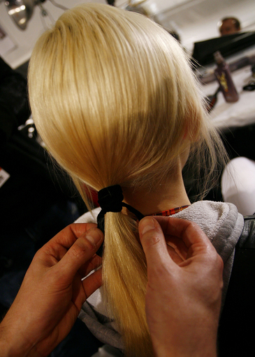 髪はとかしすぎちゃダメ？イスラエル皮膚科医が警鐘