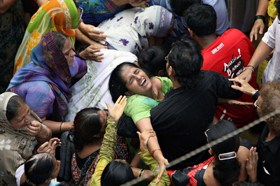 ムンバイ同時襲撃事件、最期の別れを告げる家族ら