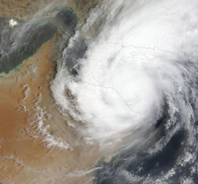 サイクロン「ゴヌ」の直撃受けたオマーン、復旧作業はじまる