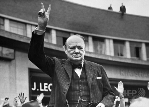 チャーチル元英首相の未発表論文、地球外生命の可能性示す