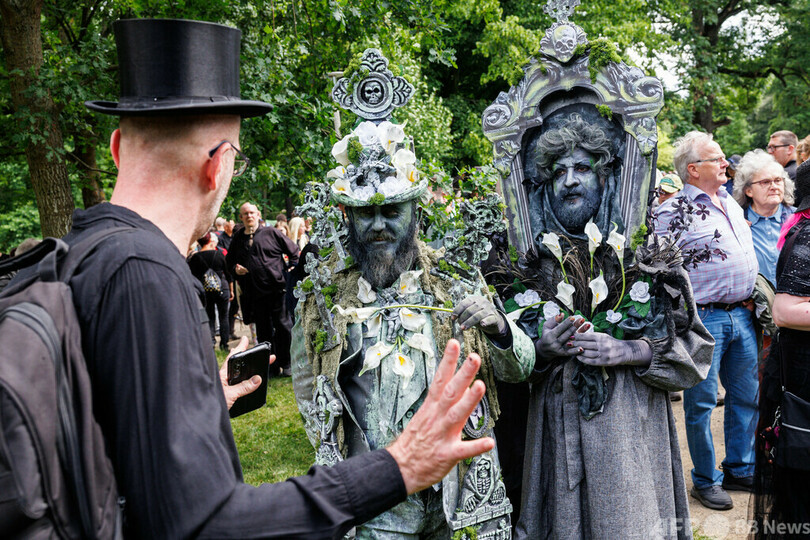 【今日の1枚】ゴシック・ファッションでピクニック 独