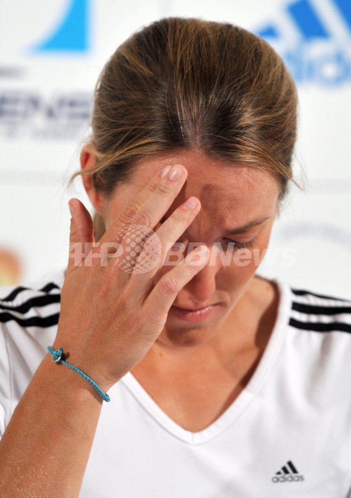 ジュスティーヌ・エナンが現役引退を表明