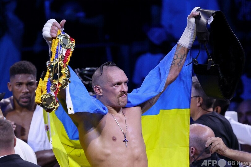 ウシクがジョシュアとの再戦に判定勝ち ヘビー級3団体の王座防衛