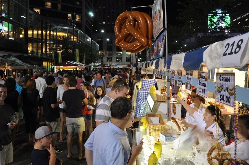 ホットドッグが走る走る、米国でもオクトーバーフェスト