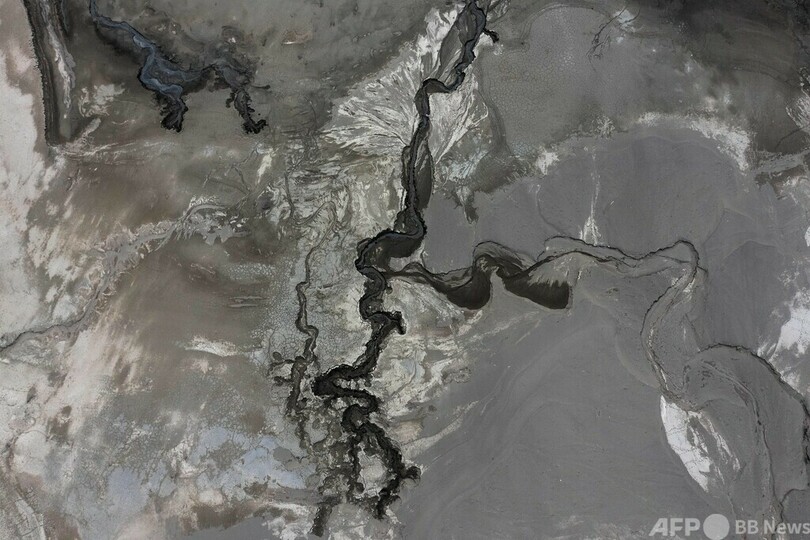 水位が下がったダム湖「モルノス湖」（2024年9月1日撮影）。(c)Angelos TZORTZINIS / AFP