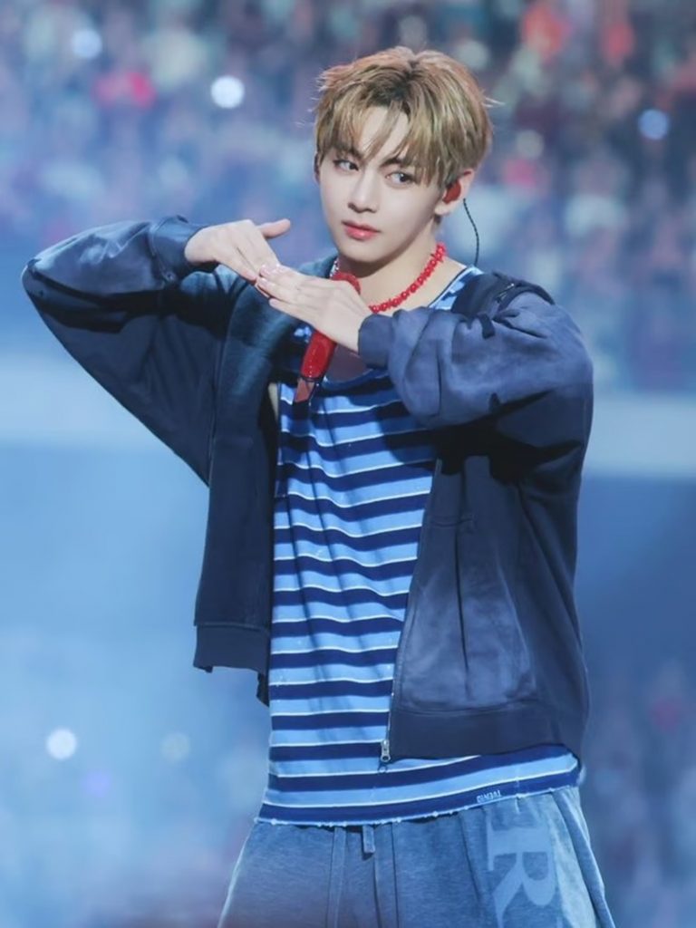 BTS Vの米ファン、LA公演を大型広告で応援 写真枚 国際ニュース：AFPBB