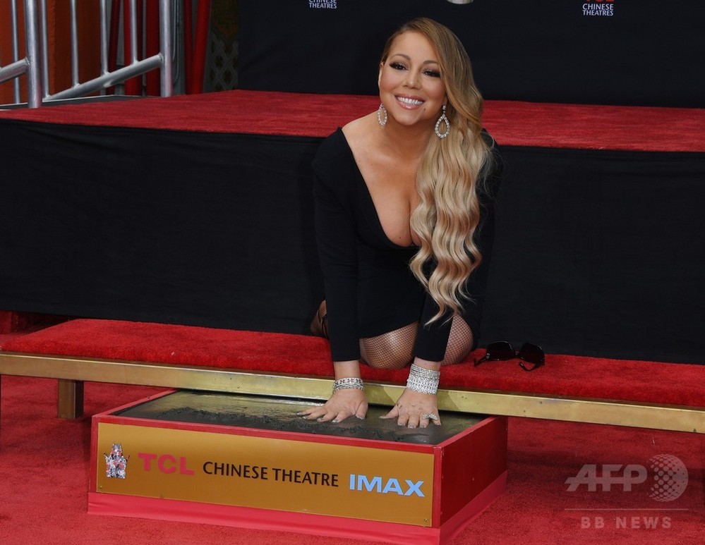 米歌手マライア・キャリー、ハリウッドに手形 長年の活躍評価 写真12枚