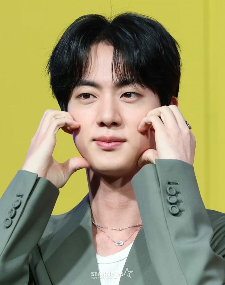 男性タレント bts BTS（防弾少年団）」ジン、“'Apple Watch'の広告に似合う