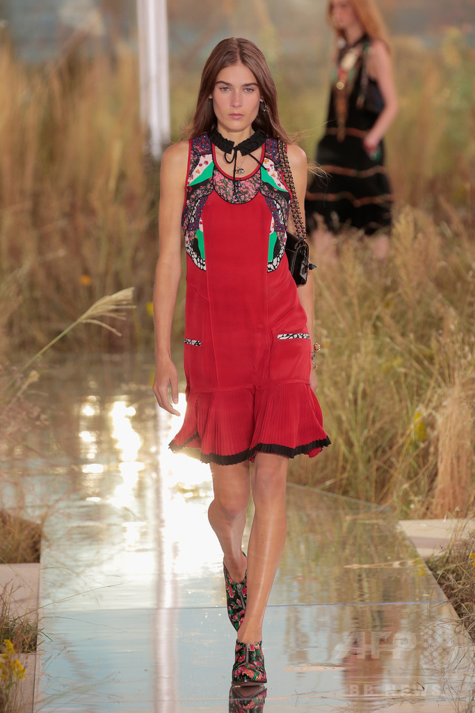 「コーチ」16年春夏コレクション